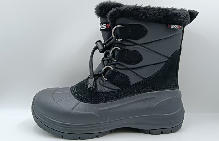 HIKING SHOES