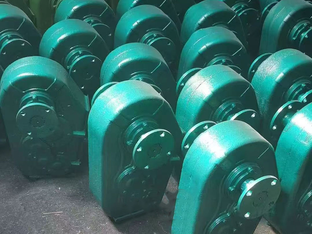 Greenhouse roller shutter machine