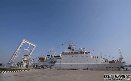 武船集团交付3000吨级浮标作业船“向阳红31”号