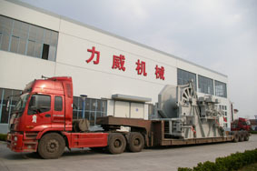 公司为国外客商研发制造的全液压绞车发往国外组装用于海洋石油钻井平台