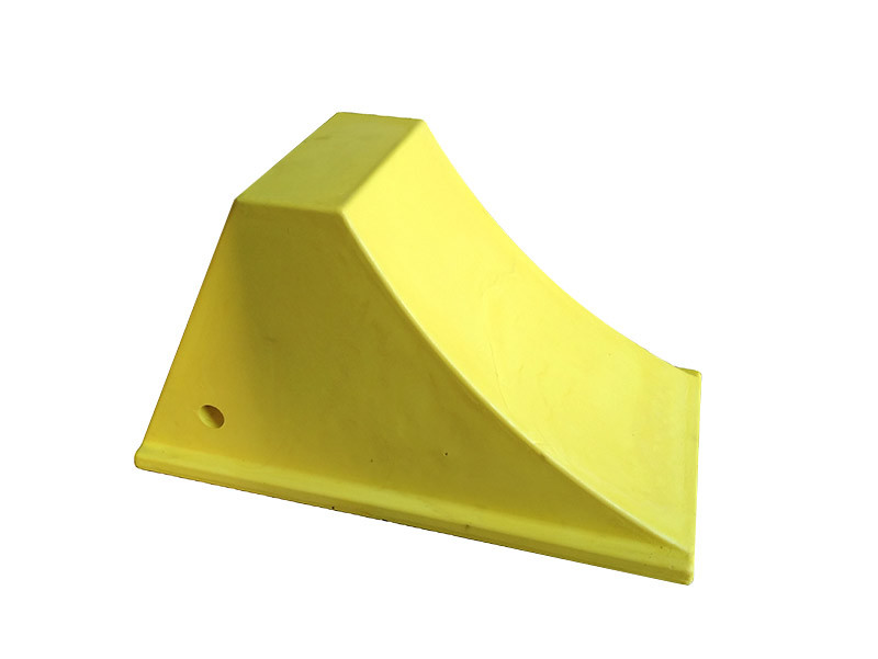 Urethane Wheel Chock-20.71"x10.94"x12.20" / 526mmx278mmx310mm