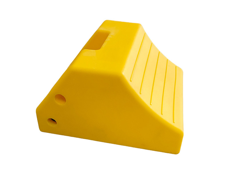 Urethane Wheel Chock-17.79"x15"x9.48" / 452mmx381mmx241mm