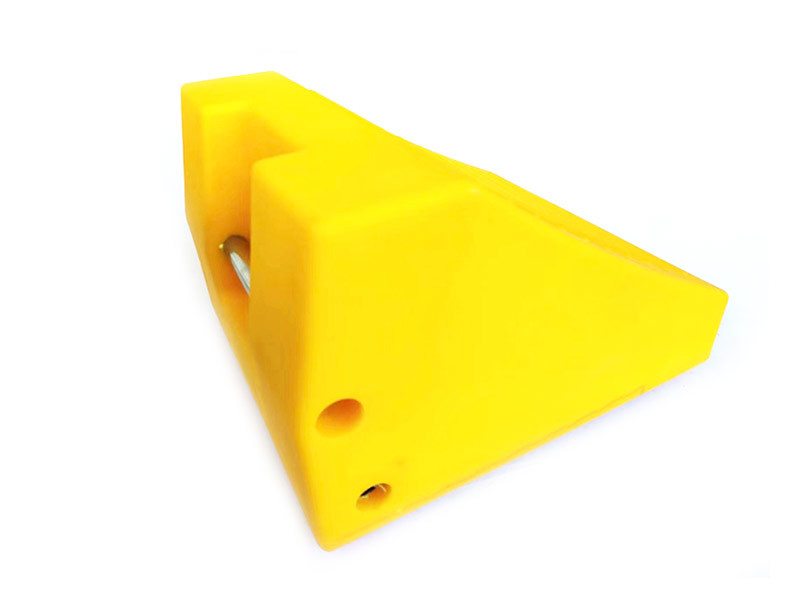 Urethane Wheel Chock-16.57"x15.12"x10.55" / 421mmx384mmx268mm