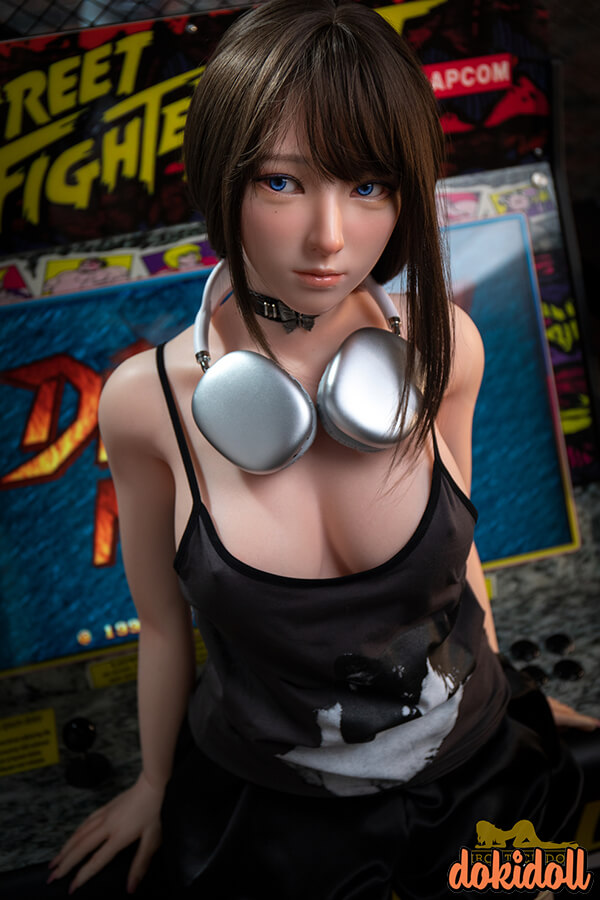 148cm 可愛いシリコン人形 美乳 Maisie