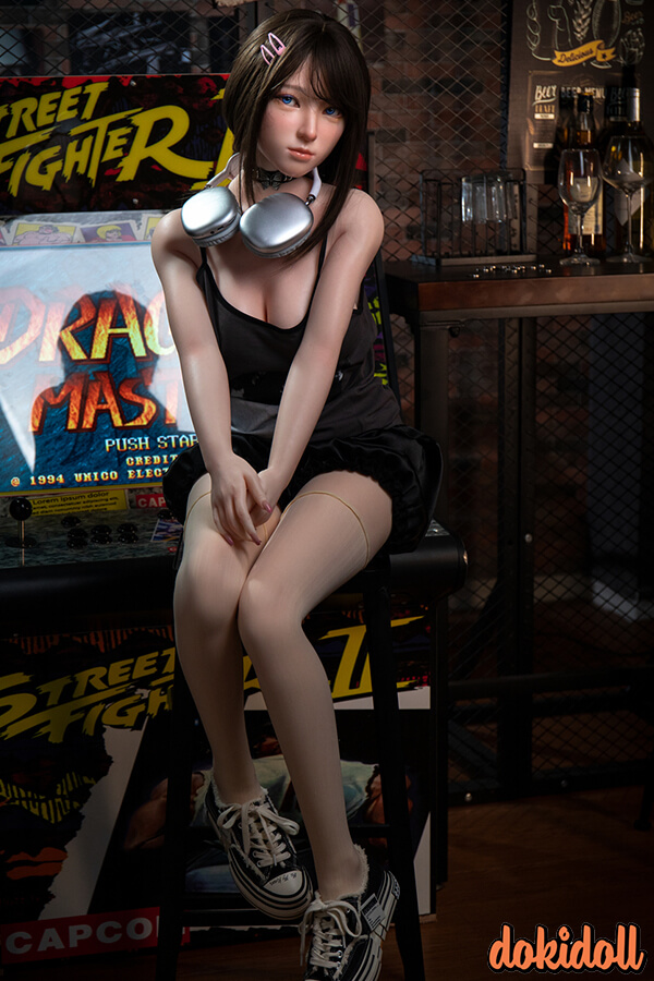 148cm 可愛いシリコン人形 美乳 Maisie