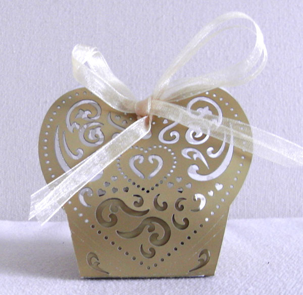 favour box laser cutting vintage heart
