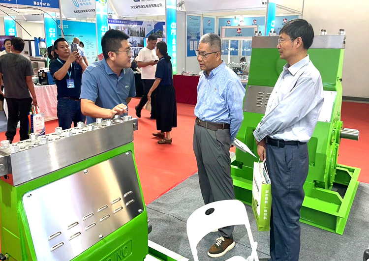 Beijing Exhibition: Ultra-high pressure PW805, PW453 vertical plunger pump
