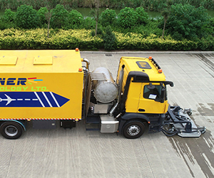 Runway rubber removal