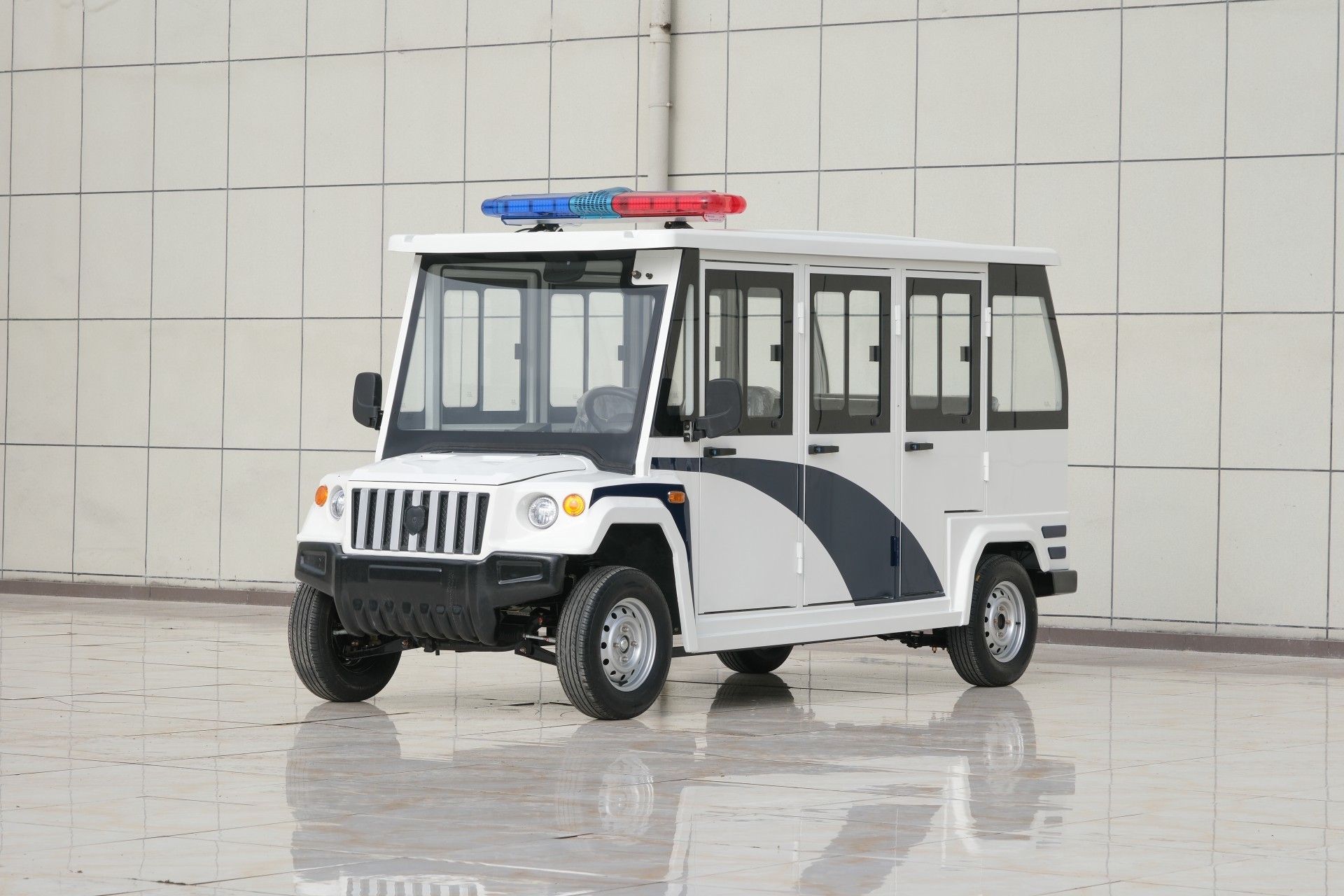 [Hummer H8 Closed]