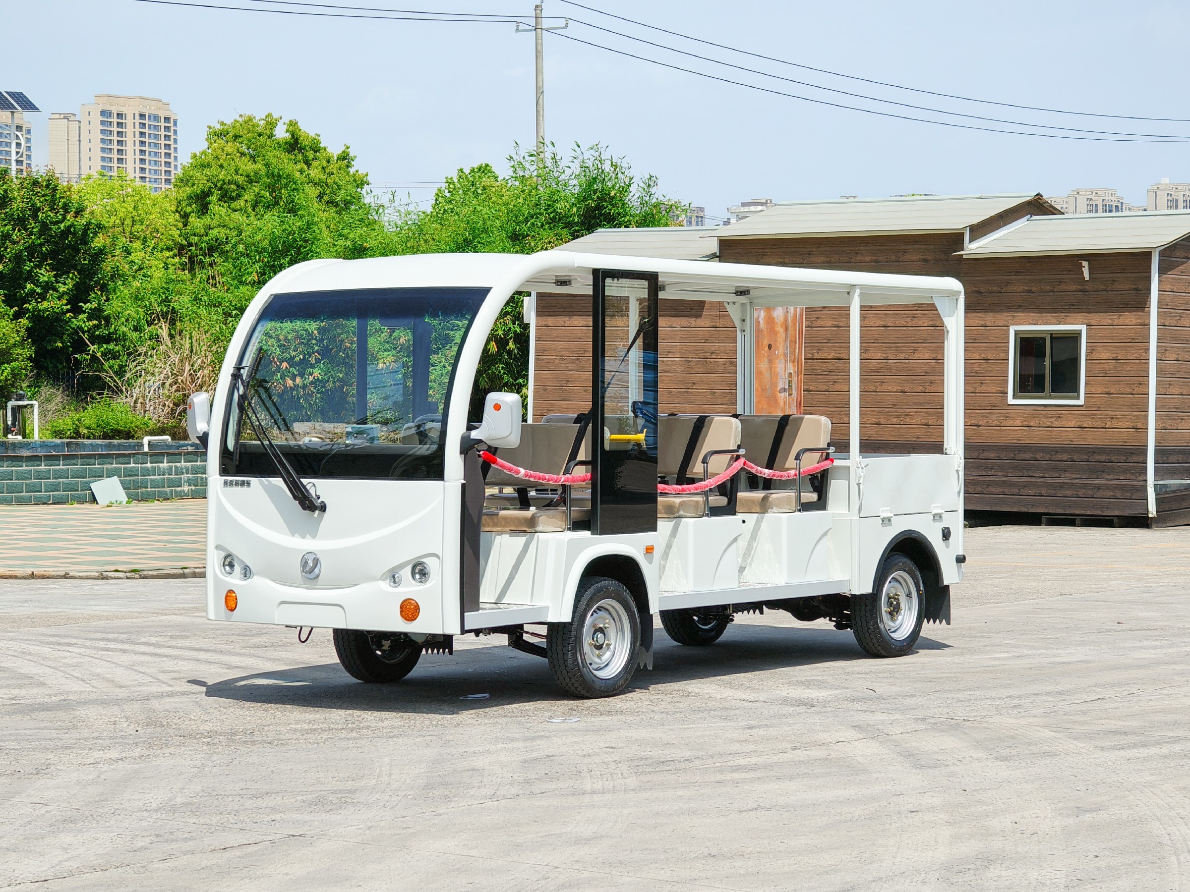 0.5T white open-top (T-top) three-row seating
