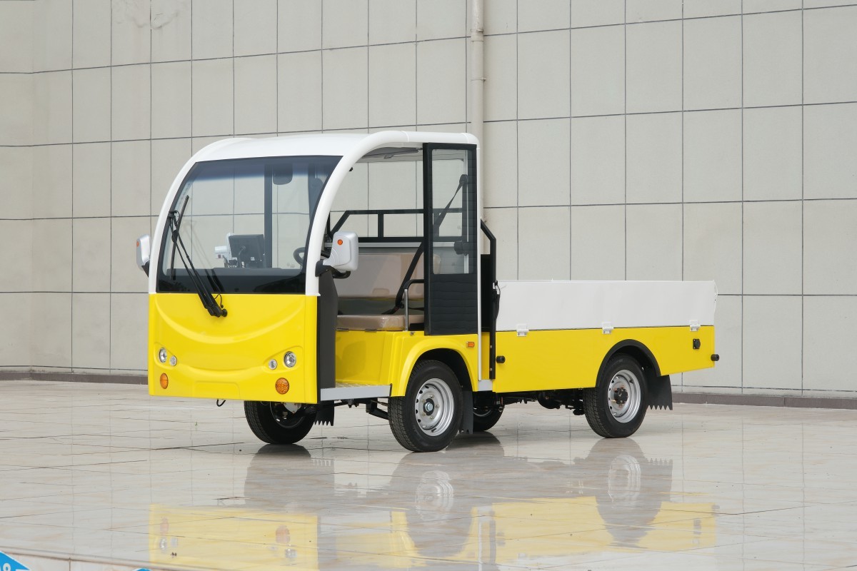 1T cargo box T open top white and lemon yellow monitoring small fan