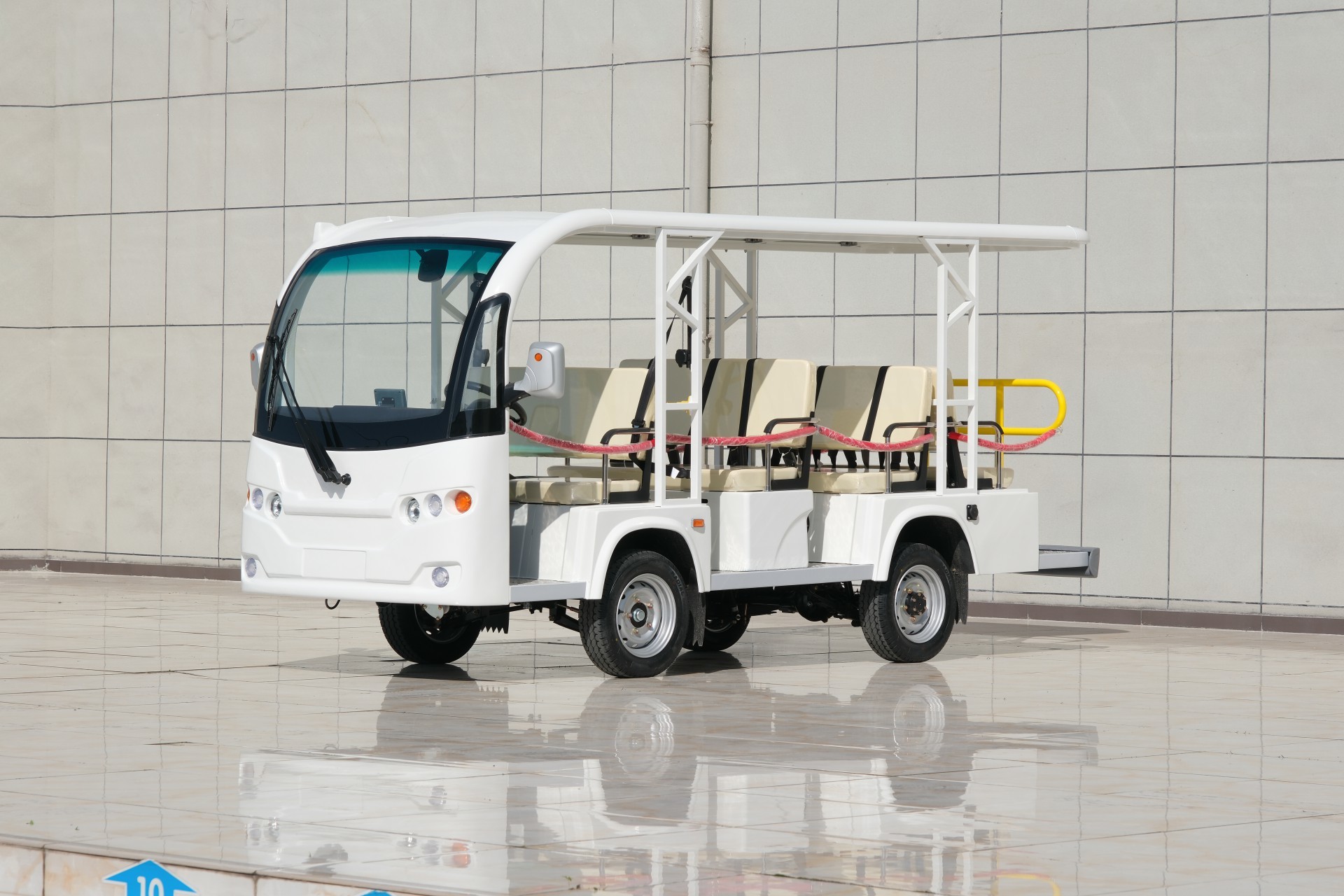 11-seat Y-shaped open white floating top standard configuration