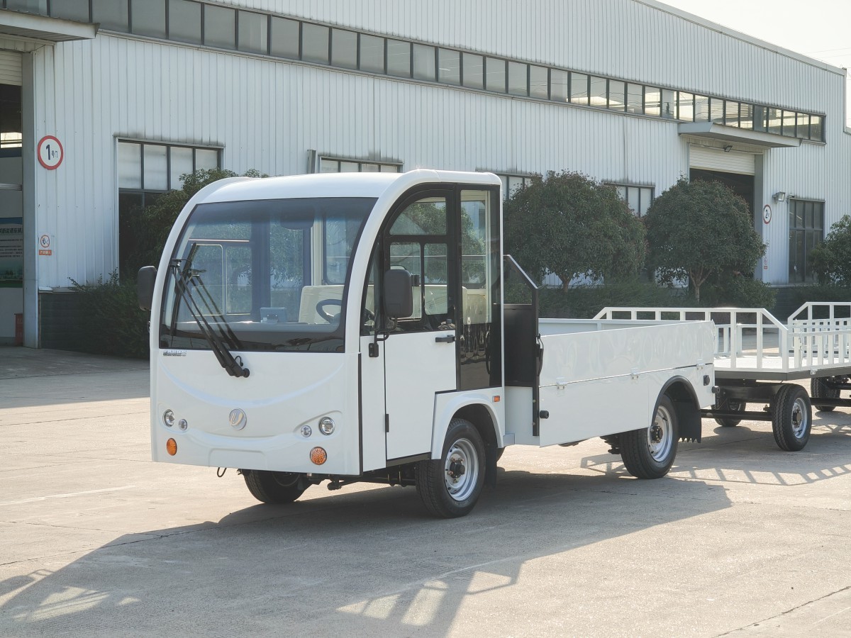 2T cargo box T enclosed white 1-4 trailer