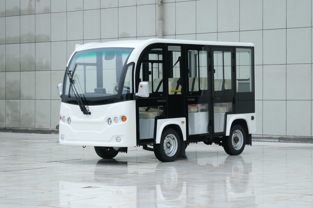 8-seater Y-shaped enclosed white transparent door