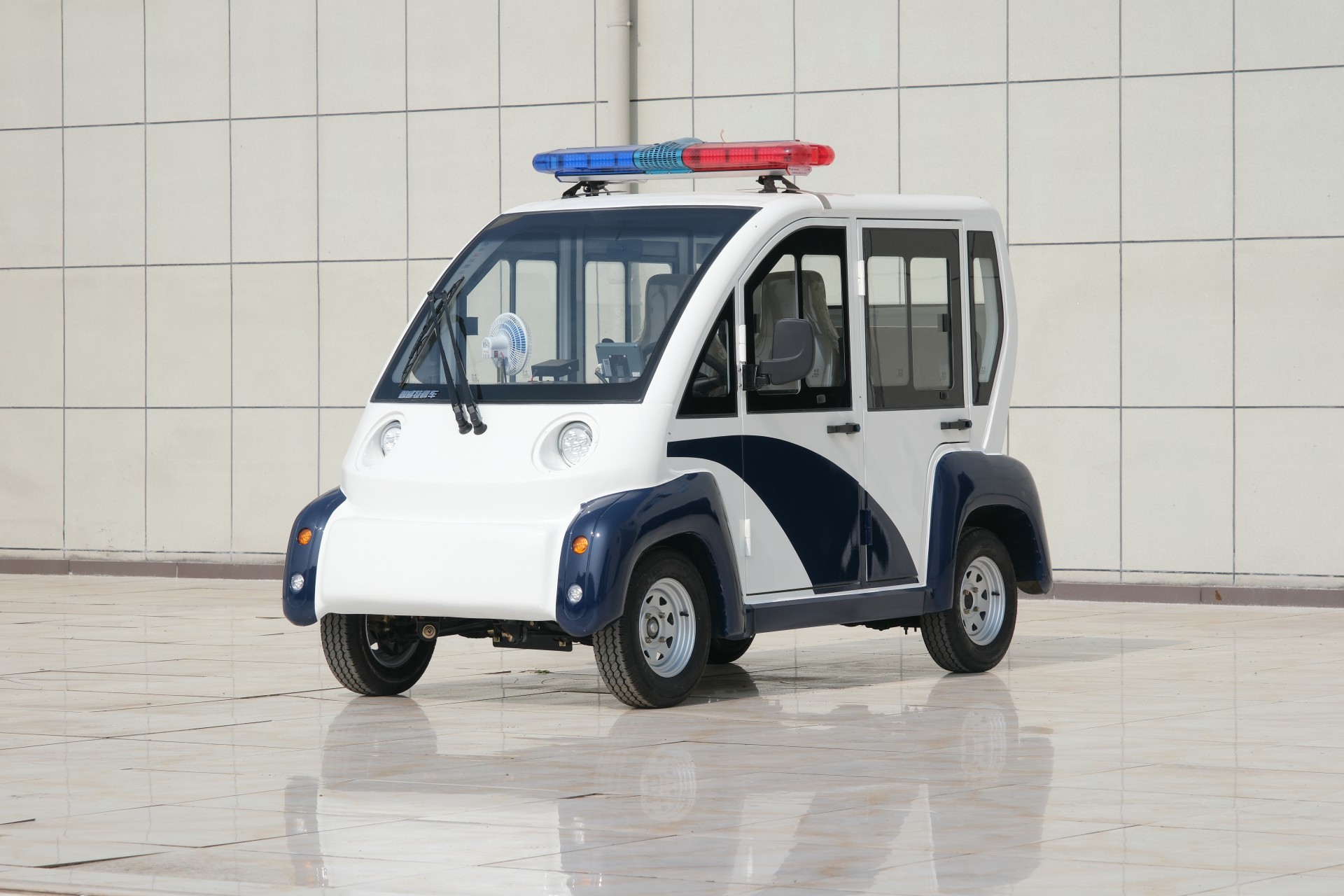 [2-Tier Fiberglass Enclosed Small Fan in White on Top, Police Blue on Bottom]