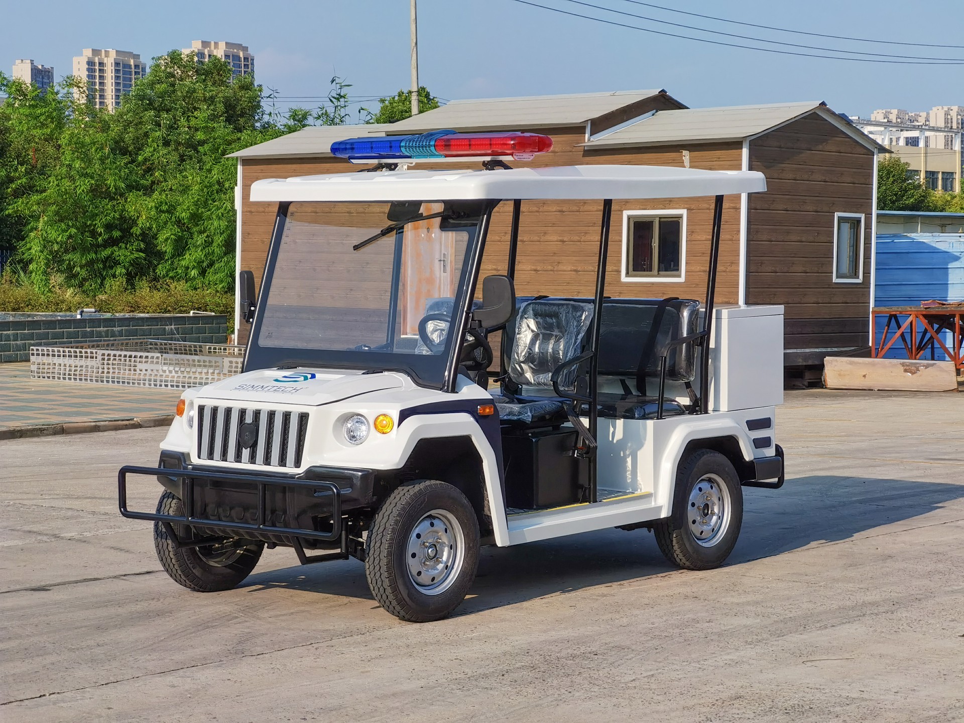 [Hummer H5 Police Light Bumper Large Toolbox]