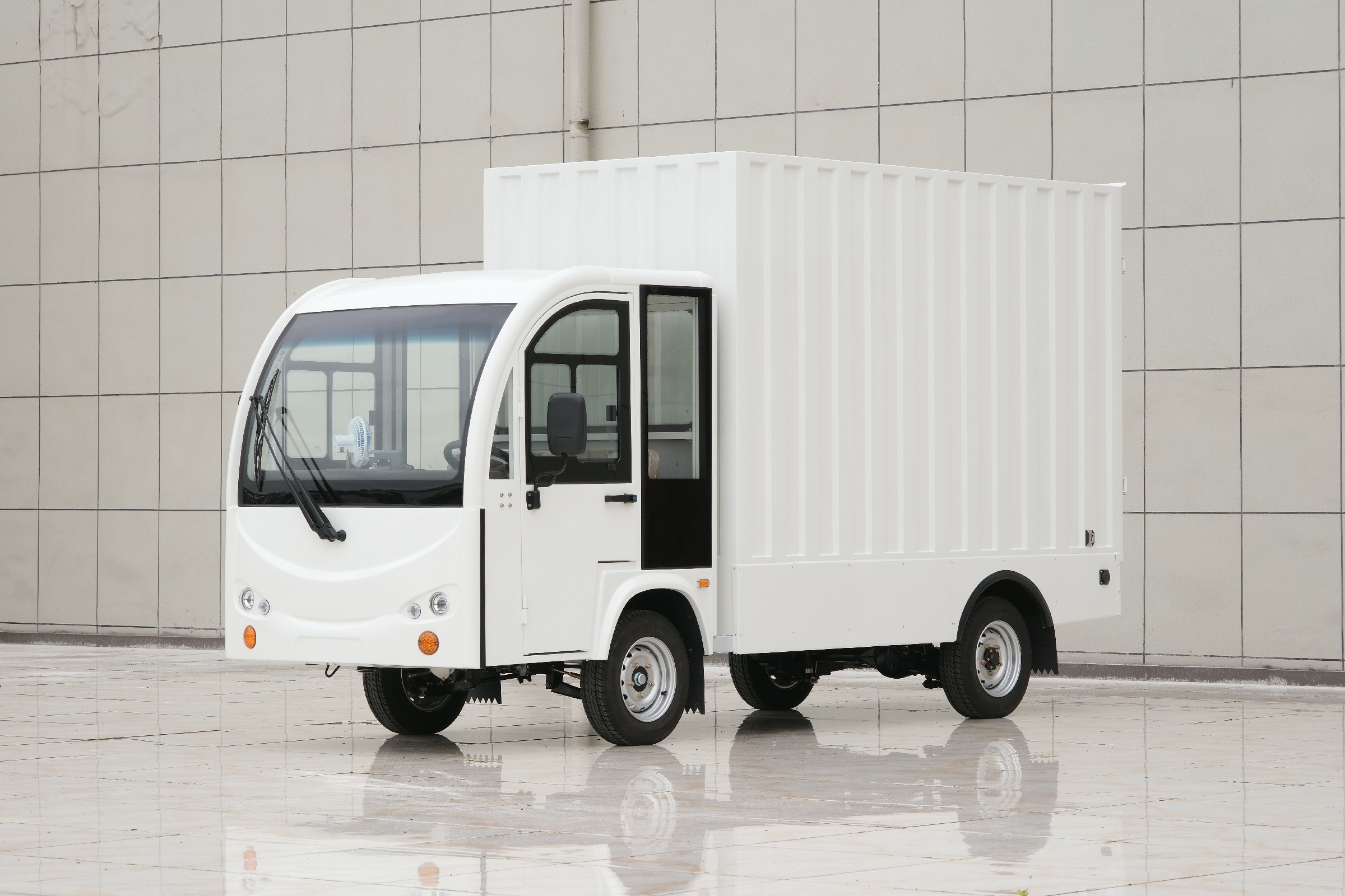 1.5T cargo box T enclosed rear opening iron plate door iron small fan