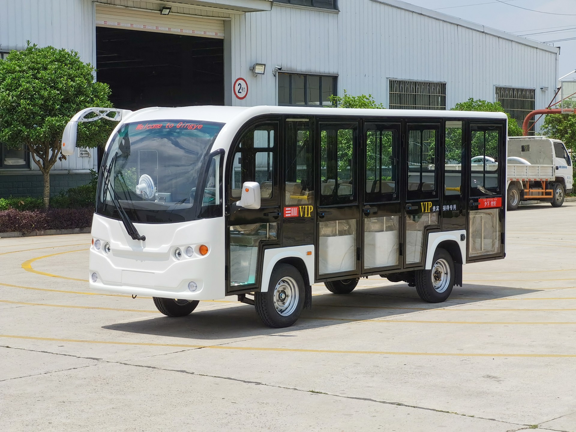 [14-seat Y closed white small fan luggage rack]