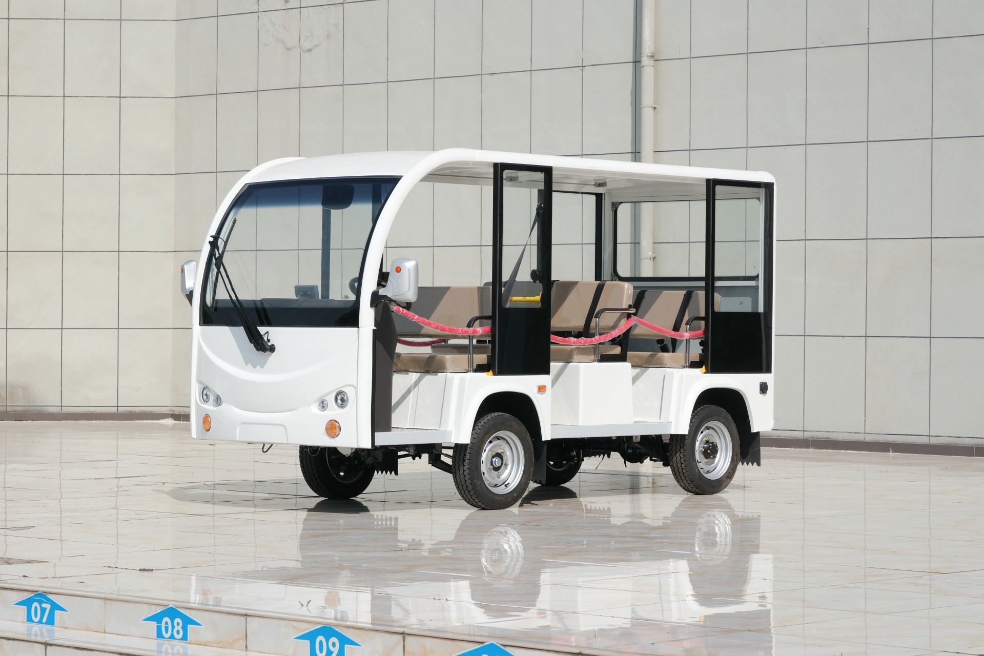 [8-seater T open white standard configuration]