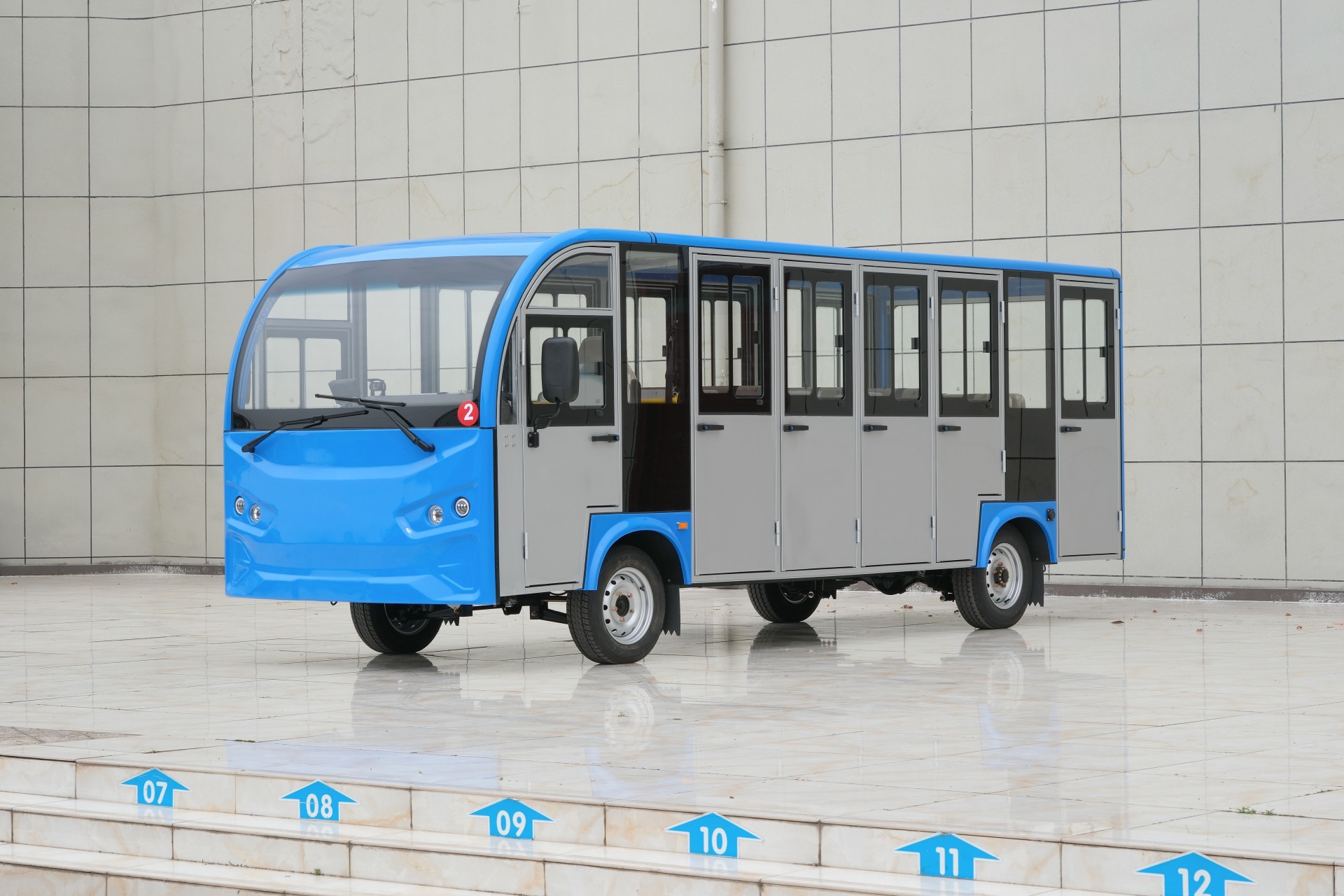 [23-seat K enclosed door with blue upper and silver lower iron panels]