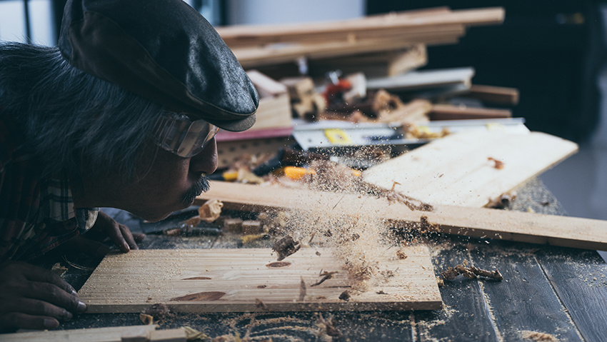 What factors affect wood cracks?