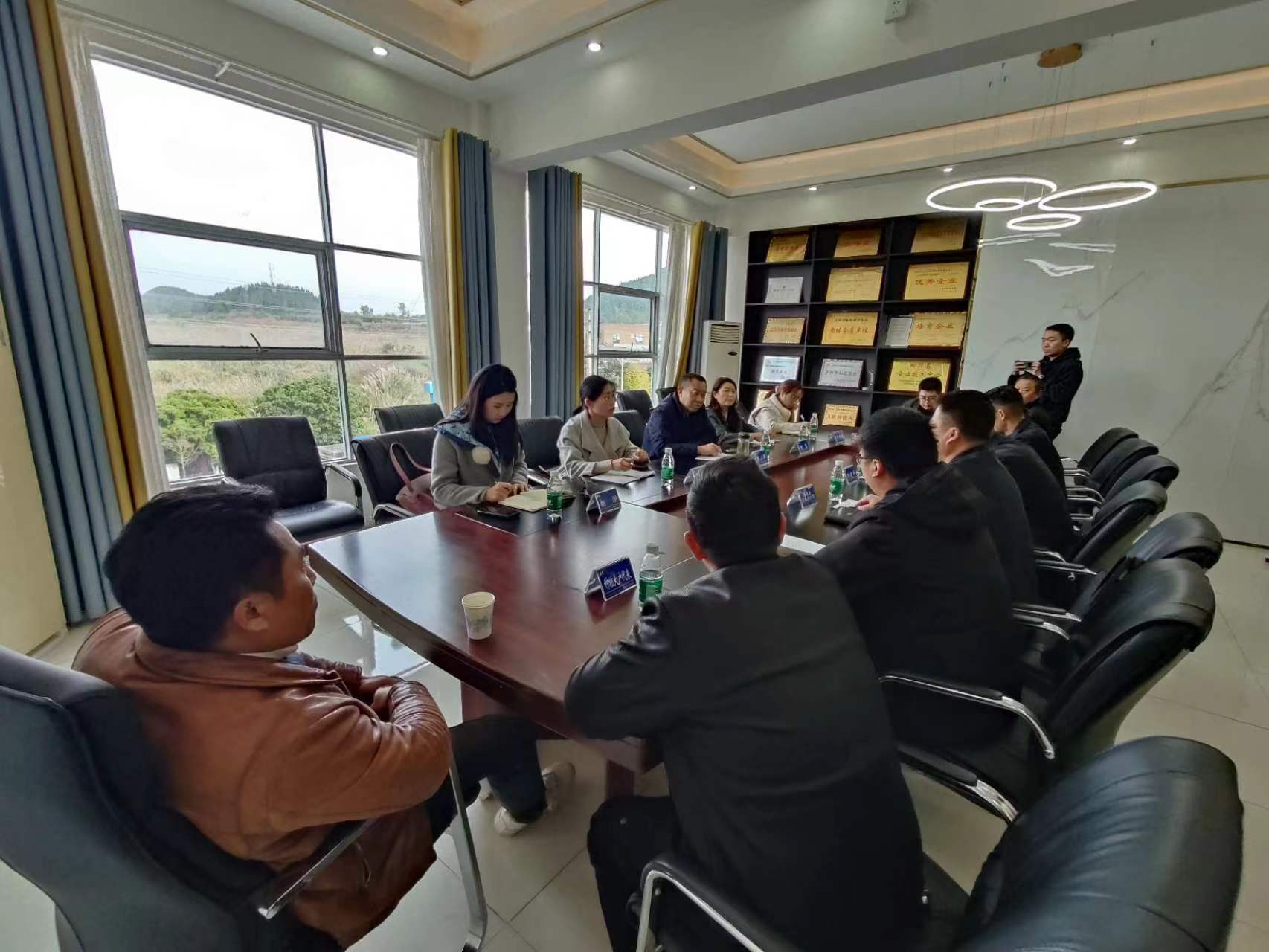 丘陵山區(qū)農(nóng)業(yè)裝備調(diào)研座談會