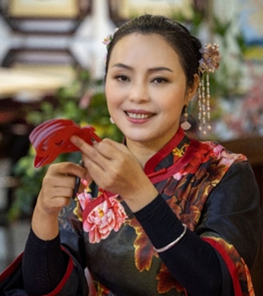 非遗剪纸大师-饶宝莲