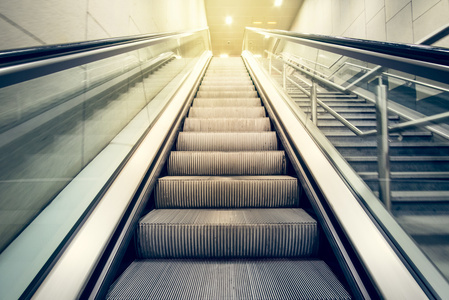 The movement aesthetics of escalators
