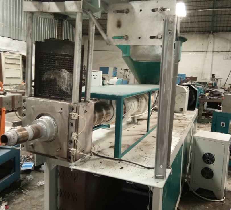 Second-hand single-screw granulator