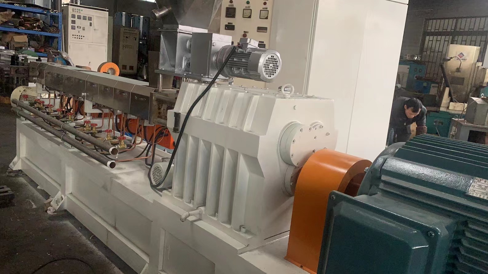 Twin screw granulator - type B box