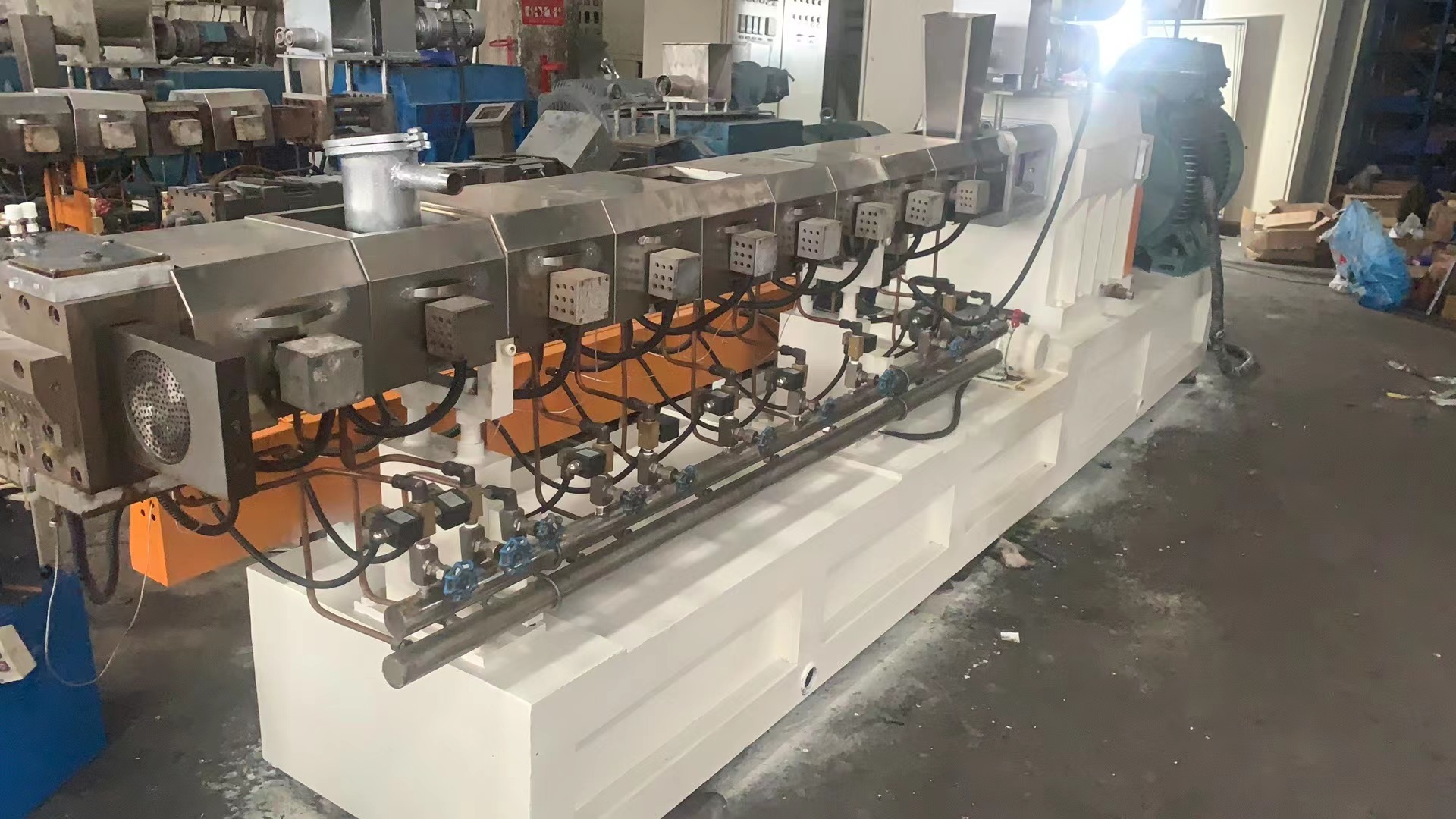Twin screw granulator - type B box