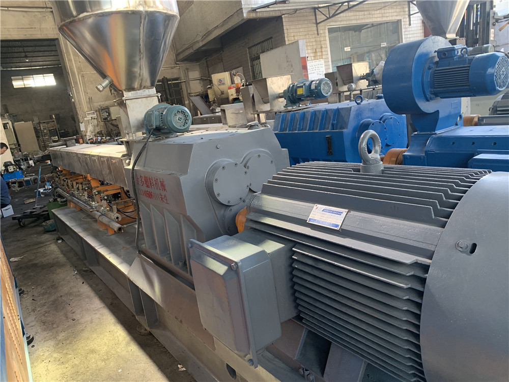 Used 75 twin-screw granulator for production of degradable materials Price of parallel twin-screw granulator