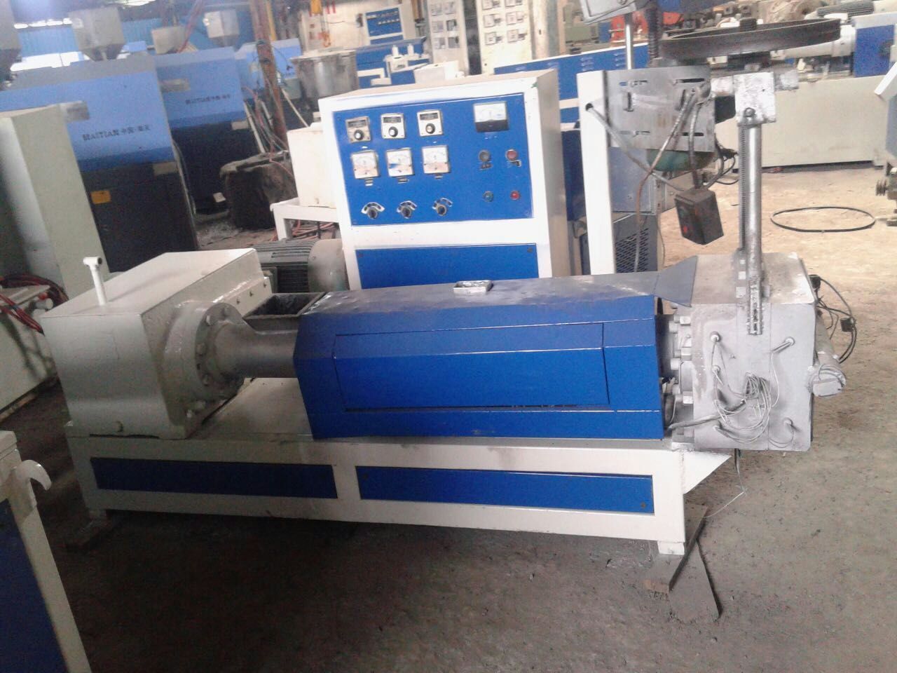 Second-hand 150 single-screw granulator Second-hand single-screw primary and secondary machine