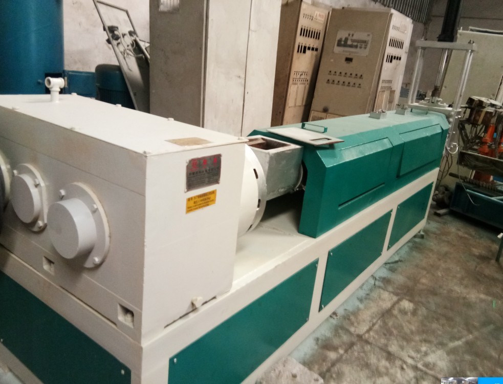 Second-hand Huaxing single-screw sub-machine non-stop screen change plastic single-screw granulator