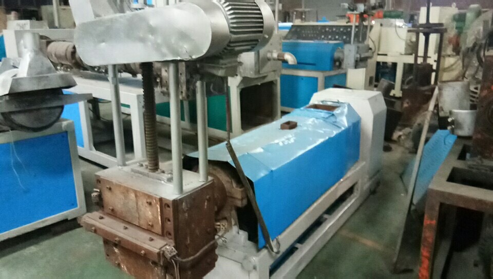 Single-screw sub-machine recycled plastic granulator equipment