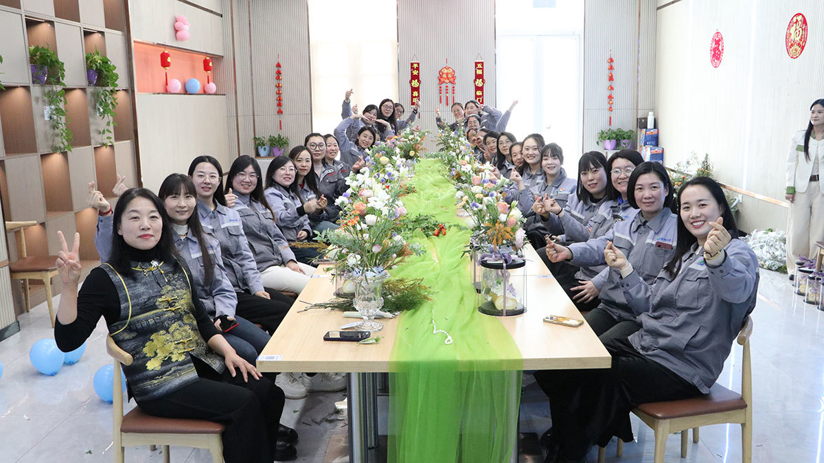 花間有你，不負(fù)春光——藍(lán)想環(huán)境舉辦三八婦女節(jié)主題插花活動(dòng)