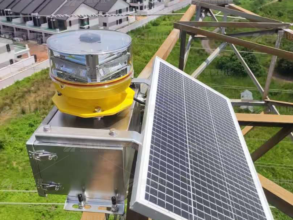 Solar Powered White Flashing Type A Medium Intensity Obstruction Light