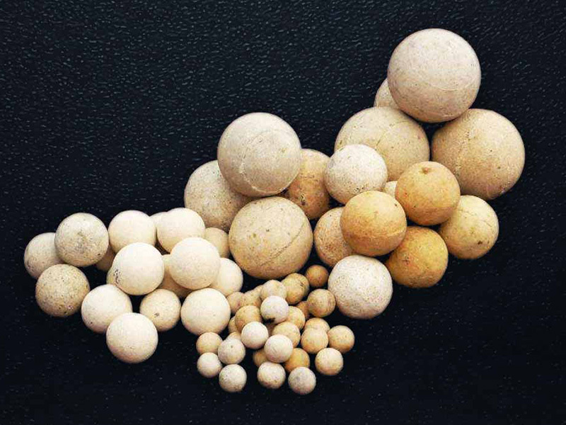 Refractory ball