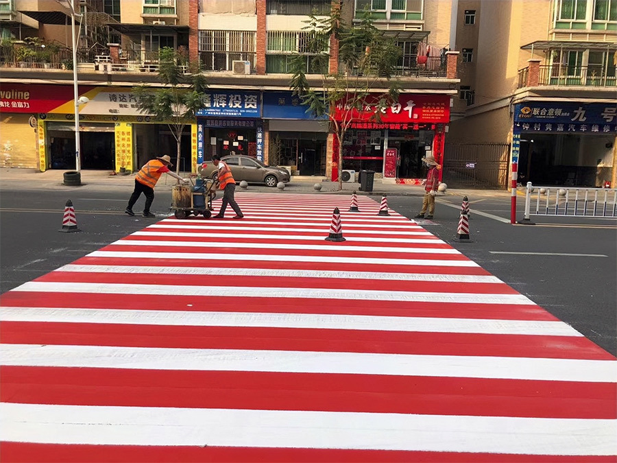 Construction site of hot-melt marking of colored crosswalk in Zhongcun, Panyu