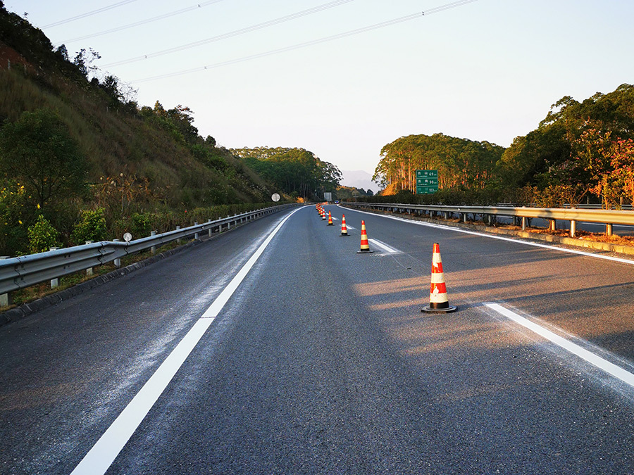 Qingyuan Expressway hot melt marking construction site