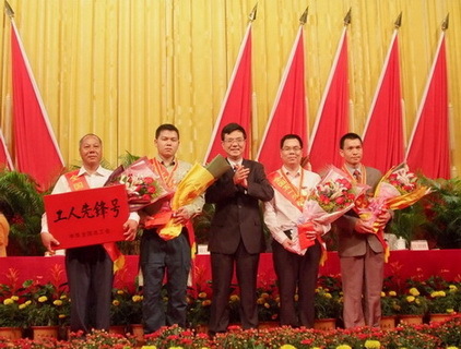 2012年4月25日，中山水出集团公司港口分公司参加了由广东省总工会主办、市总工会协办的评选“全国劳动模范”的活动，被评为“全国工人先锋号”。港口分公司一直以来在经营管理，制度建设，人文关怀等方面，与时俱进，以稳的理念、赢得雄心，不断完善、改进、创新，取得可喜的成绩。