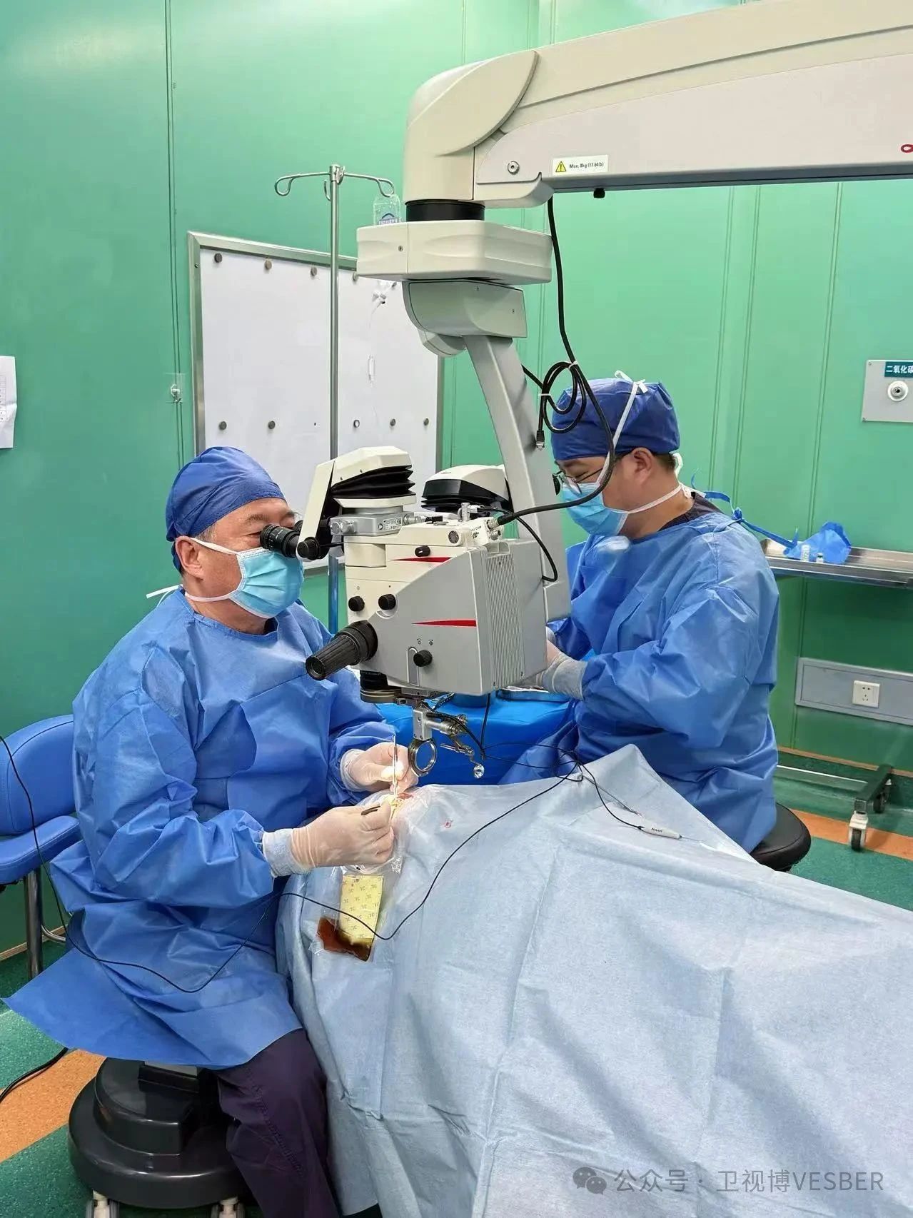 Jinanan Central Hospital Performs FCB Surgery, Offering New Treatment for Retinal Detachment Patients