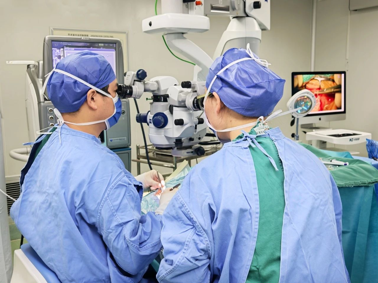 Hefei Aier Eye Hospital Successfully Performed FCB Surgery, Offering a New Treatment Option for Patients with Retinal Detachment