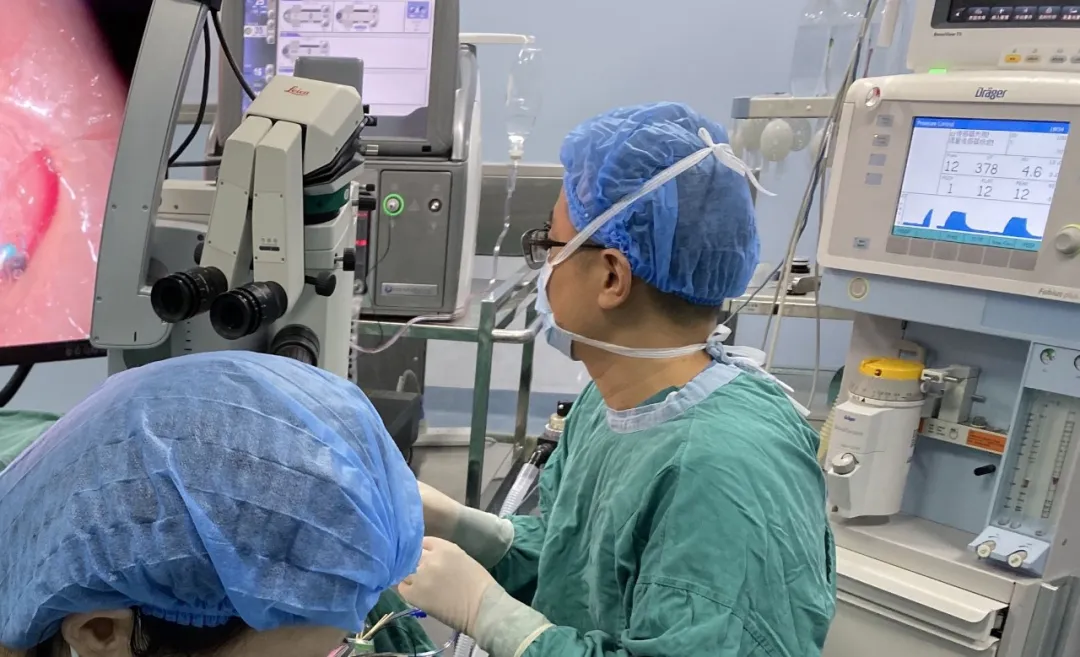 Professor Yang Guang Successfully Implants FCVB in Diabetic Retinal Detachment Patient