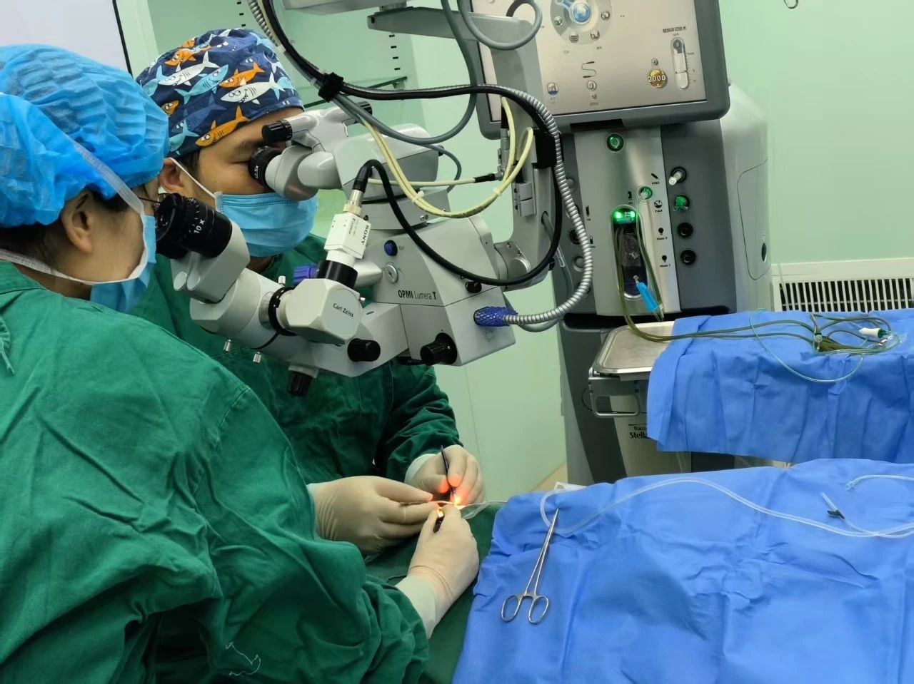 Nanyang Eye Hospital Performs Third-Generation FCVB Surgery  to Preserve Eyeball for Silicone Oil-Dependent Eye Patient