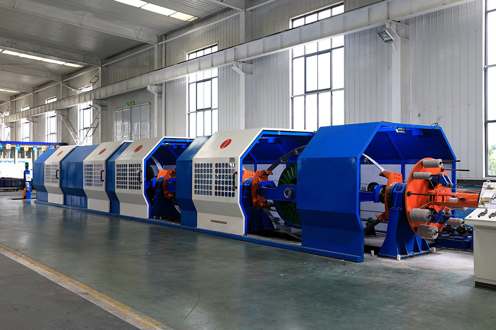 Bow type stranding machine