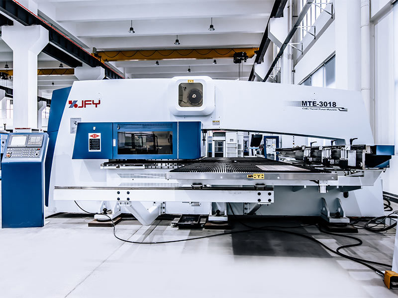 Máy đột dập CNC