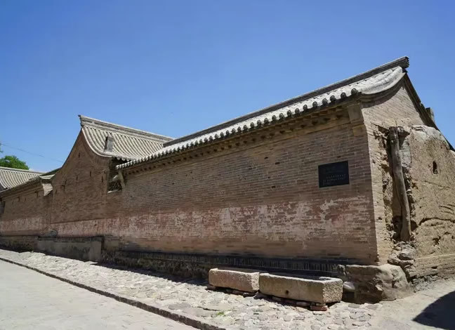 Mansion courtyard
