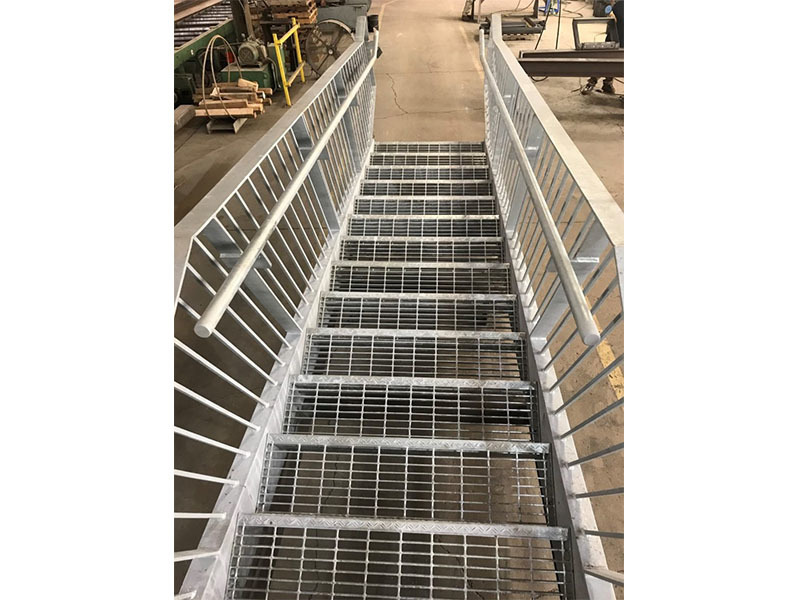 Bar steel nosing