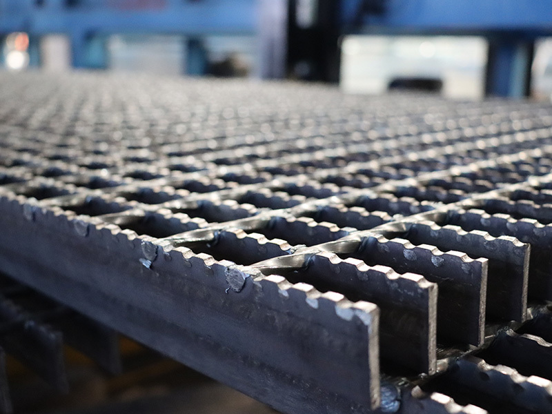 Characteristics and application of toothed steel grating